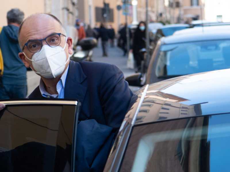 Cosa rischia il Pd di Letta lasciando a Salvini la battaglia sulle riaperture