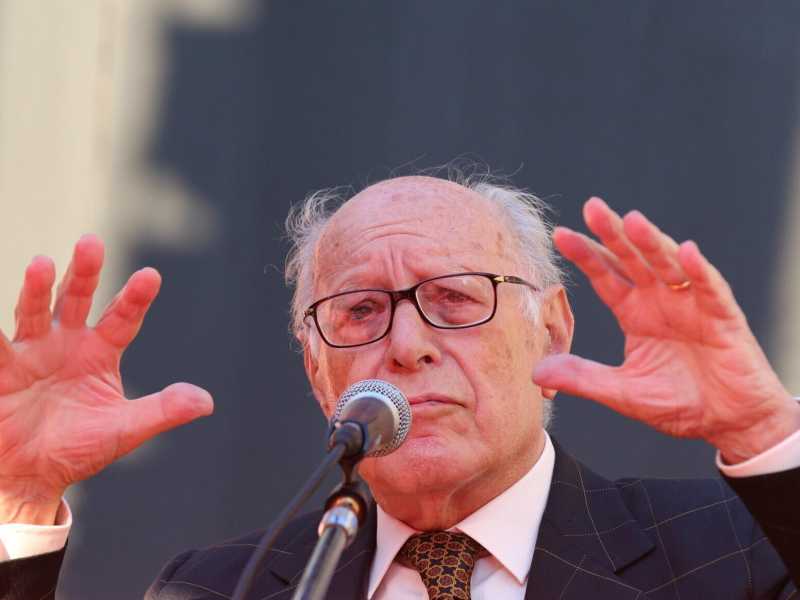 Il filosofo Emanuele Severino sul palco durante la sua partecipazione al Festival Filosofia a Bologna 15 settembre 2012. ANSA&nbsp;<br />