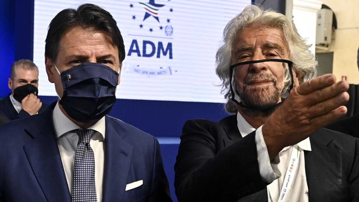 Immagine di "Se paghi le mie querele, non sarò più garante M5s". Grillo e la proposta a Conte