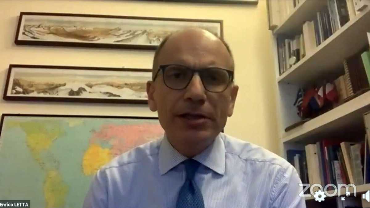 Immagine di Letta vuole un Pd "simpatico". Ricolfi: "La leggerezza non si impara". La lotta per il sorriso