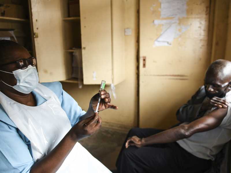 Vaccinazioni in Malawi (LaPresse)