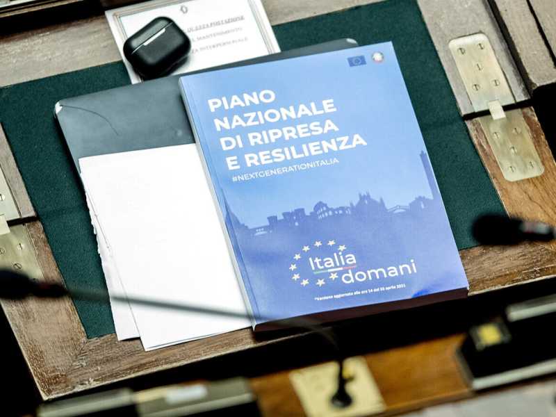 Contro le ipocrisie sulla burocrazia