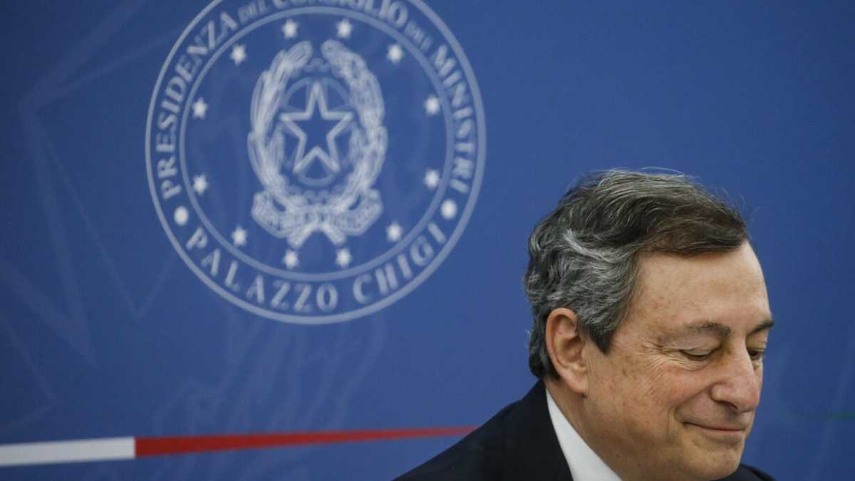 Immagine di Il giusto buffetto di Draghi a Letta