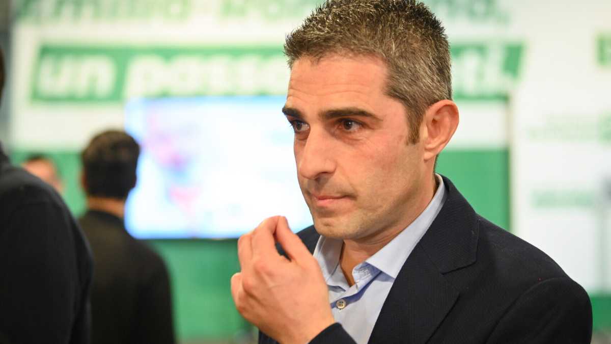 Immagine di Prova a fare il sindaco. Il caso Pizzarotti. Accusato di tutto, colpevole mai