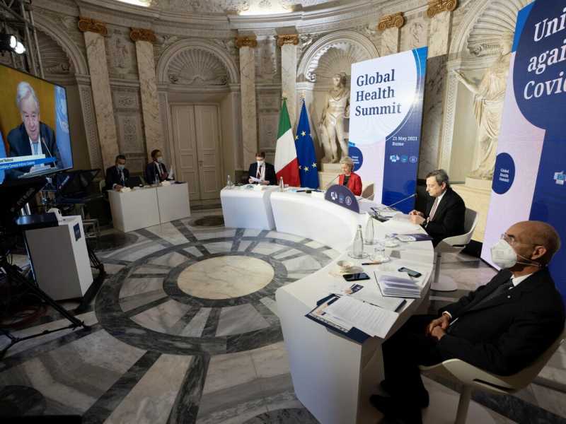 Vaccinare il mondo, vaccinarlo in fretta