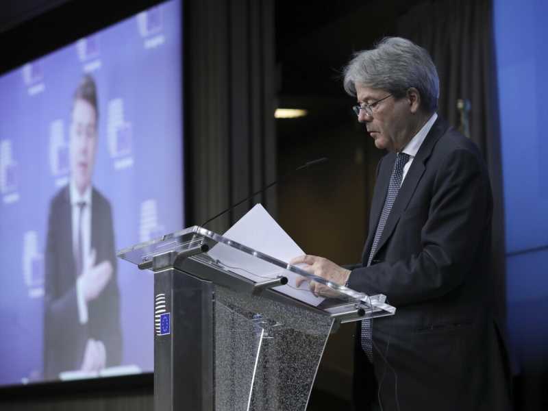 Paolo Gentiloni&nbsp;Paolo Gentiloni e il presidente dell'Eurogruppo Pachal Donohoe (in video), durante una conferenza stampa (Foto Ansa)<br />&nbsp;<br />