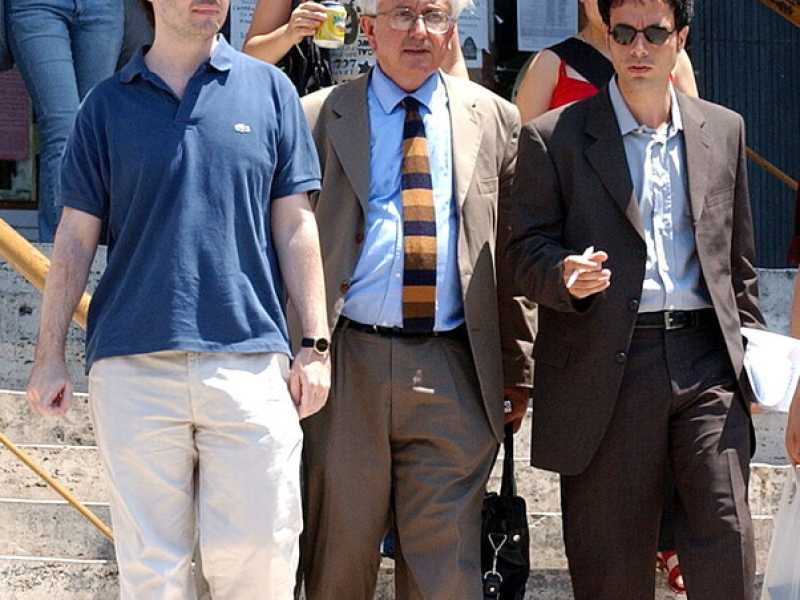 Giovanni Scattone e Salvatore Ferraro (con al centro Alberto Beretta Anguissola) nel luglio 2003 alla Sapienza (archivio Ansa)&nbsp;<br />