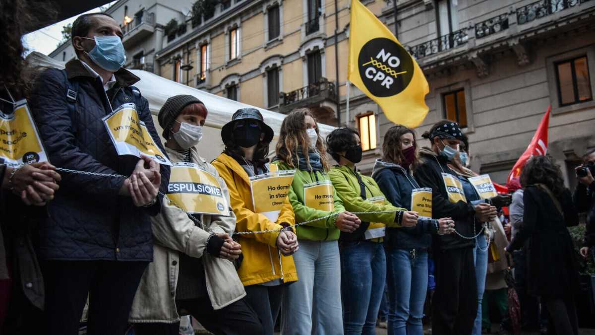 Immagine di Pestato per strada, arrestato e imprigionato: muore suicida. Tutto bene?