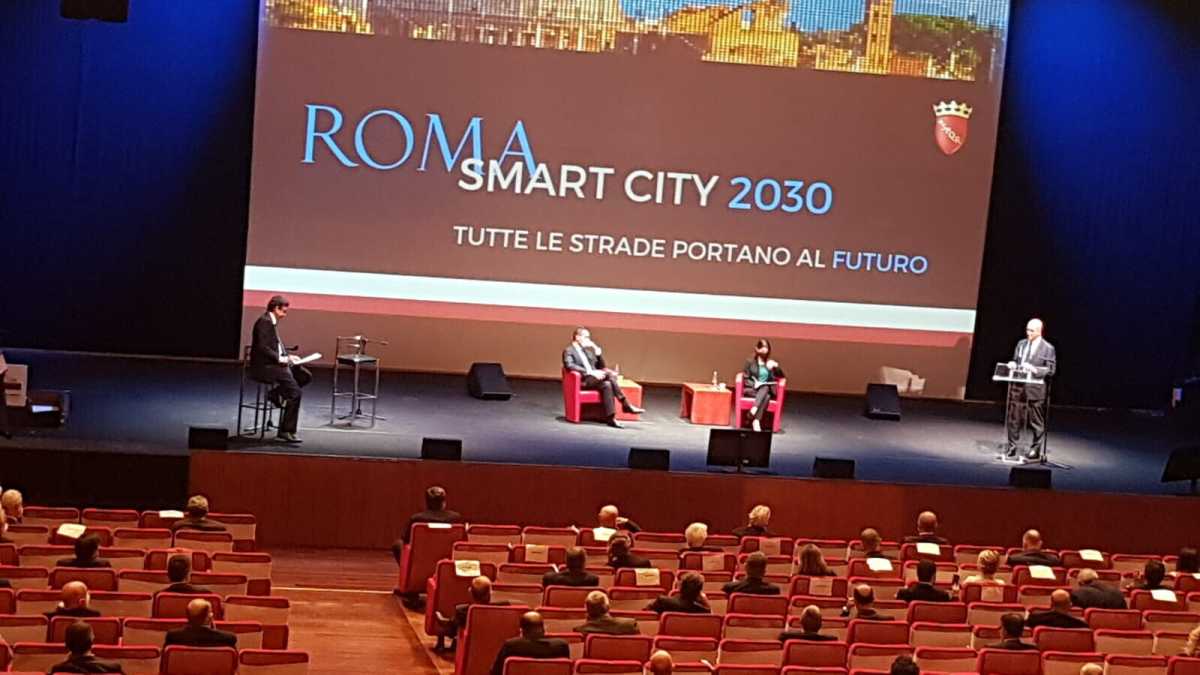 Immagine di Convegni proibiti causa Covid? E allora Raggi si inventa una mini conferenza stampa per celebrarsi