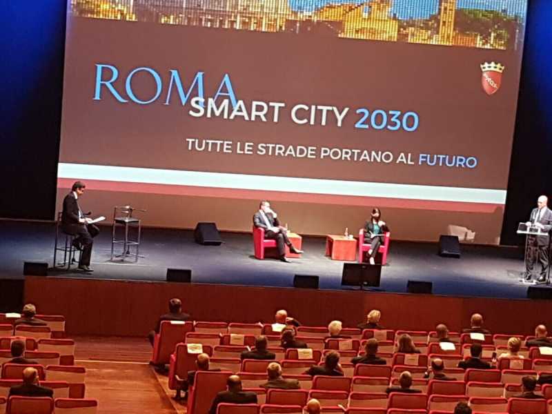 Convegni proibiti causa Covid? E allora Raggi si inventa una mini conferenza stampa per celebrarsi