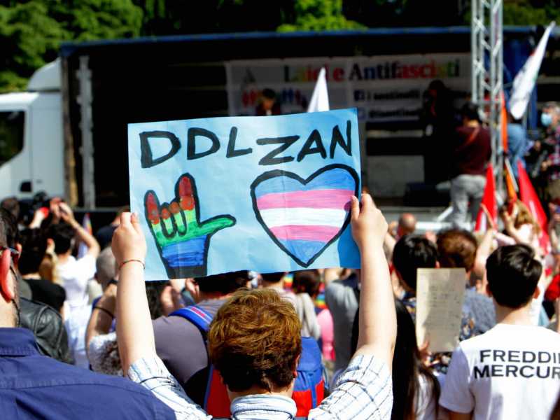 Manifestazione per il Ddl Zan a Milano (Ansa)