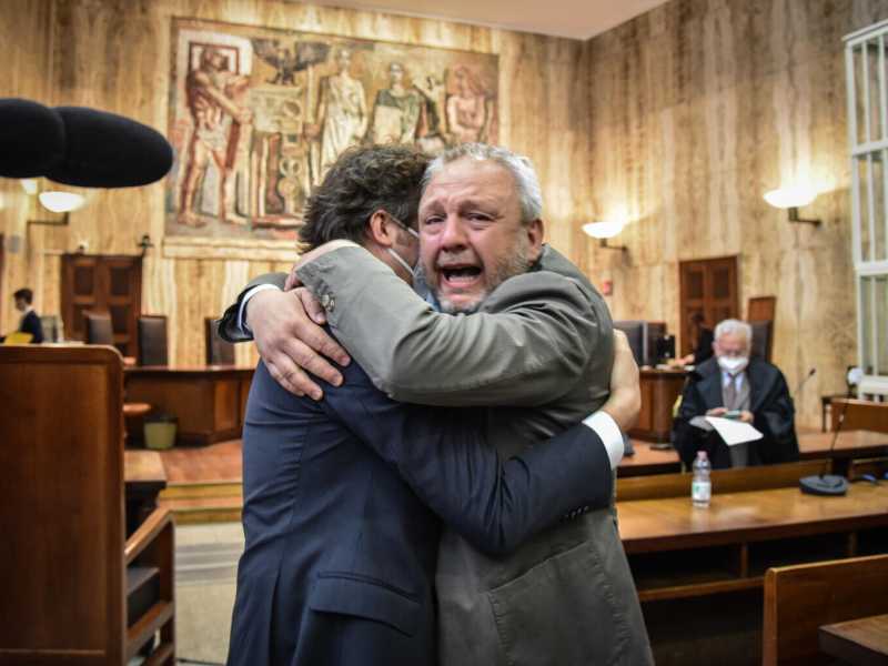 Simone Uggetti assolto in tribunale (Ansa) 