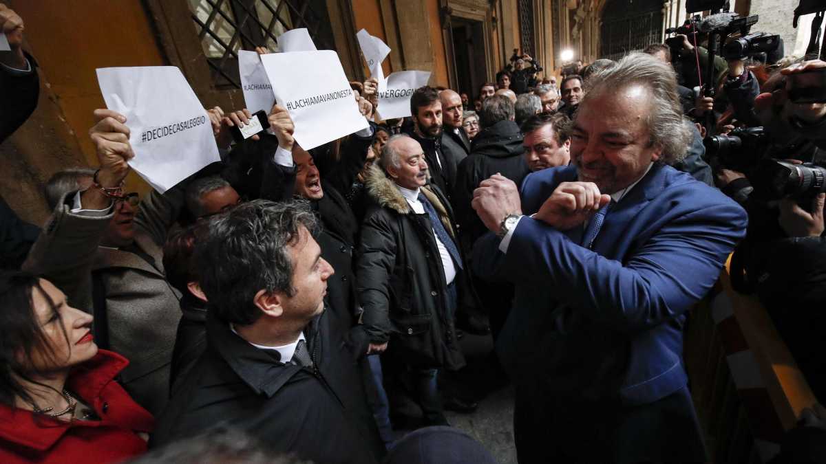 Immagine di Giarrusso: "Di Maio ipocrita e traditore. Il mio gesto delle manette? Forse non lo rifarei"