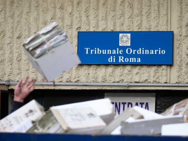 Tribunale Roma, operazioni di smaltimento di vecchi fascicoli giudiziari (foto Mauro Scrobogna /LaPresse)&nbsp;<br />
