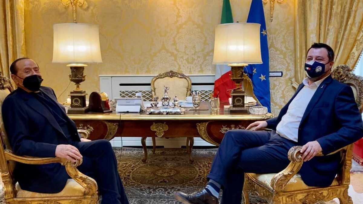 Immagine di Sfoghi in chat e baruffe, poi deve intervenire il Cav. Così Forza Italia si spacca sulla federazione