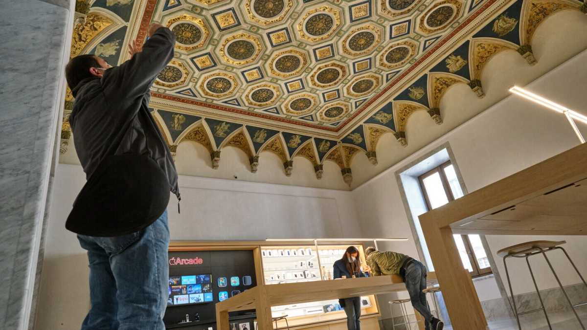 Immagine di Salvare Roma col modello Apple Store
