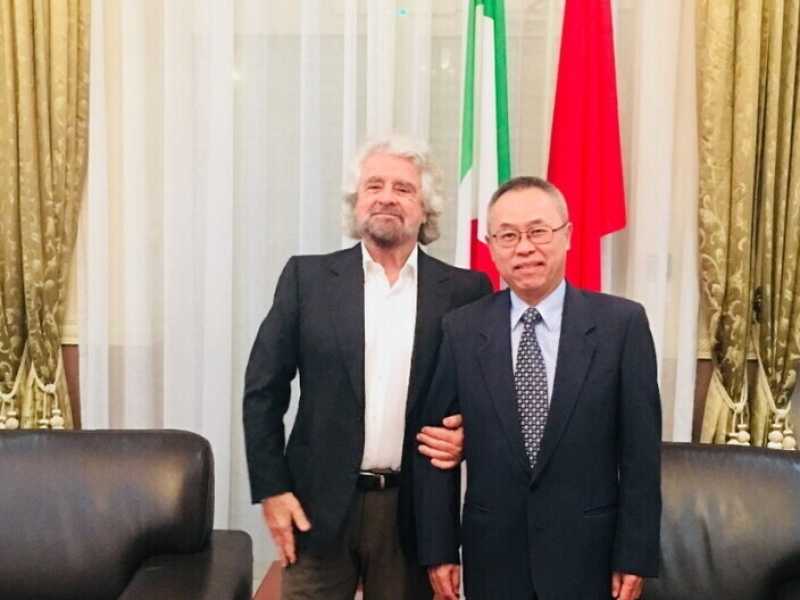 Beppe Grillo in visita all'ambasciata cinese nel 2019