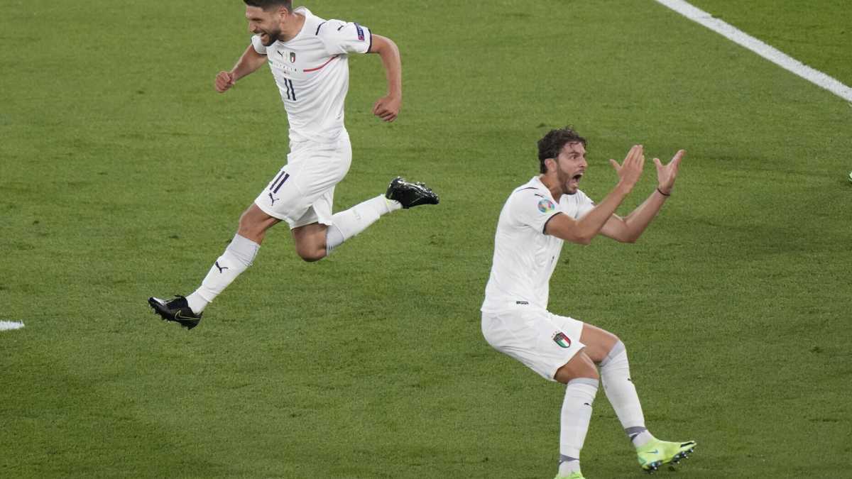 Immagine di "Forza all'Italia, viva l'Alitalia". L'Europeo di calcio è già "straripante"