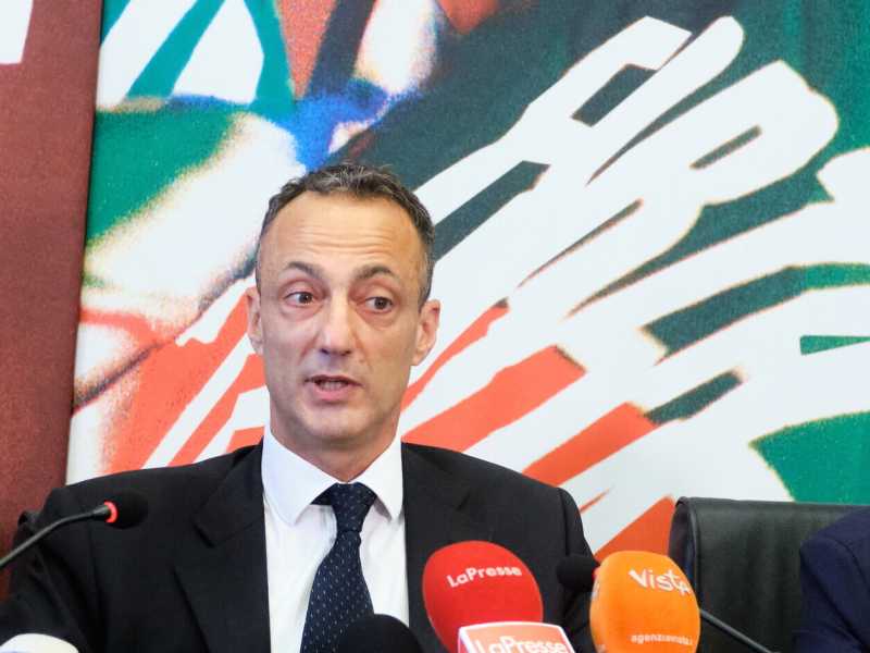 De Vito, il grillino baciato dal Cav. "Berlusconi mi ha telefonato, con FI rinasco"