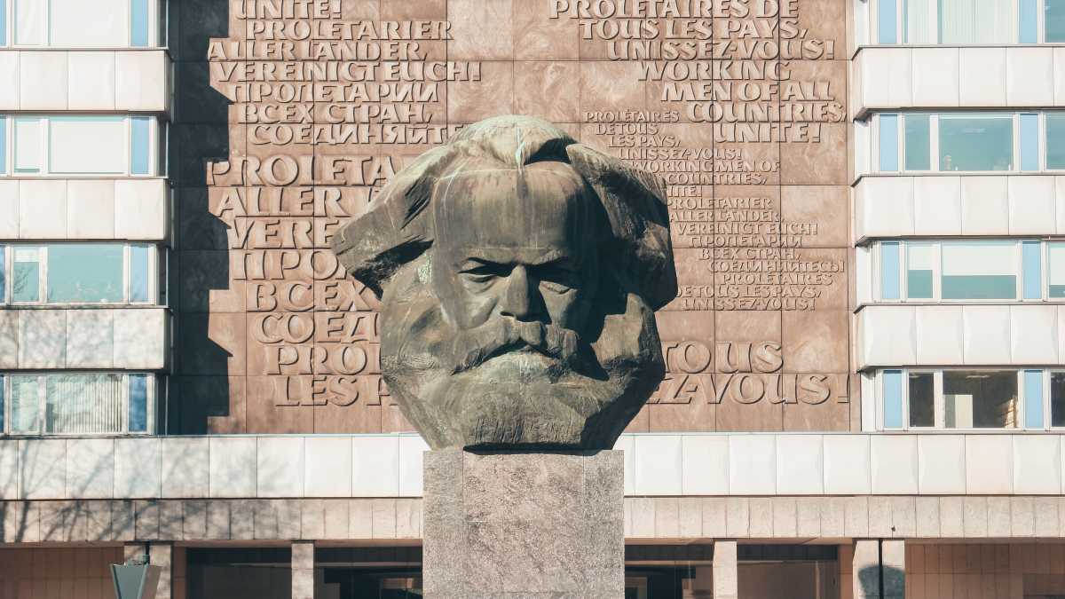 Immagine di La nebulosa anticapitalista svilisce Marx e Freud sproloquiando sul nulla