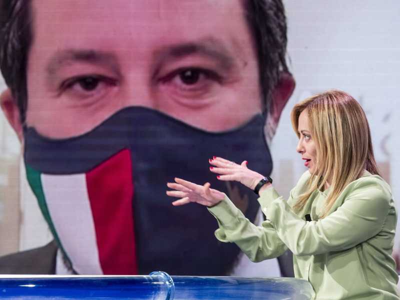 Non ci sono i gazebo ma attenti alle primarie tra Meloni e Salvini