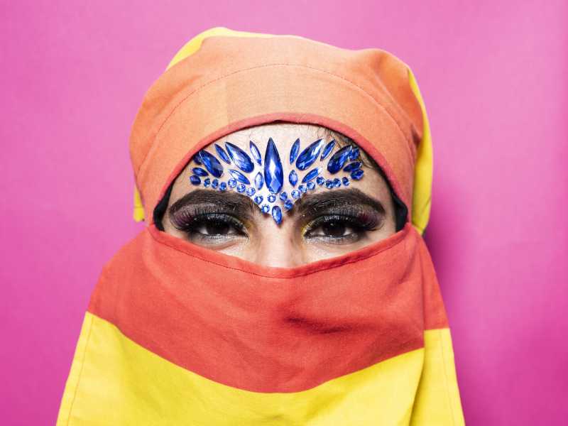 Niqab arcobaleno al Pride di Londra 2019 (Foto di Gareth Cattermole/Getty Images)&nbsp;<br />