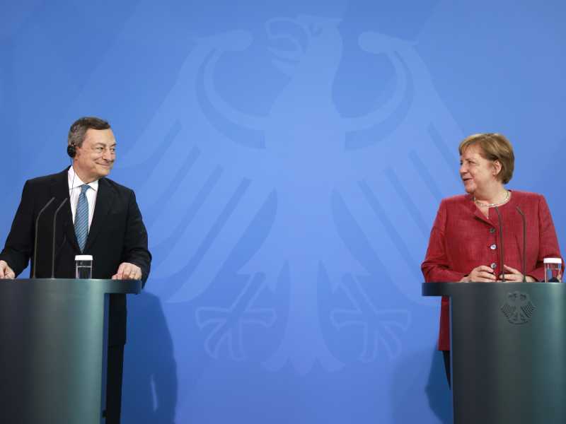 Macron e Merkel con Draghi: un primo accordo sui migranti