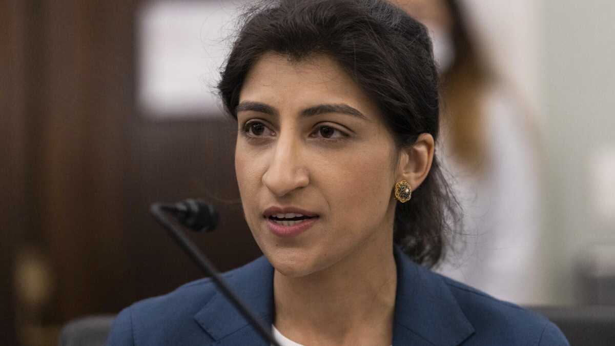 Immagine di Lina Khan e il martello bipartisan d'America sull'Antitrust
