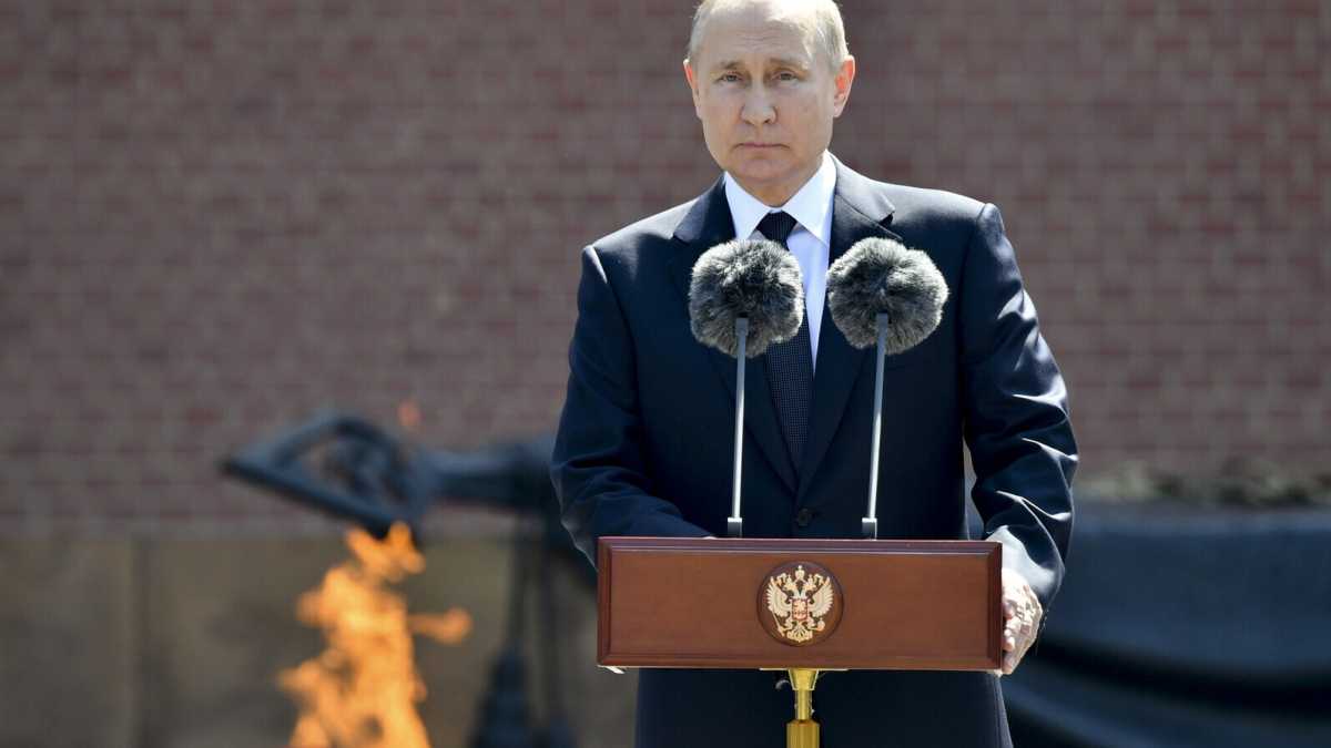Immagine di Il pugno teso di Putin
