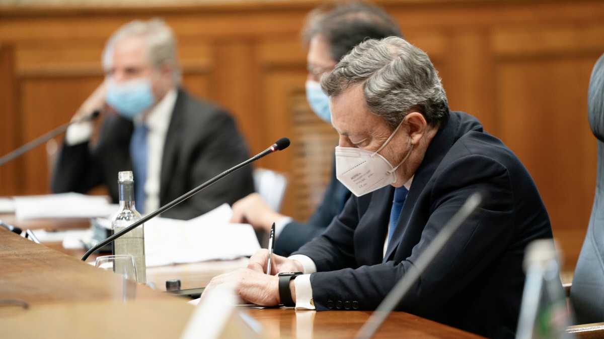 Immagine di Così Draghi sospende il cashback e vara un blocco selettivo dei licenziamenti