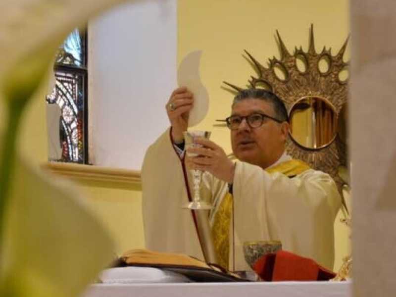 Il parroco del paese di Conte: "La pace con Grillo? Serve lo Spirito santo"