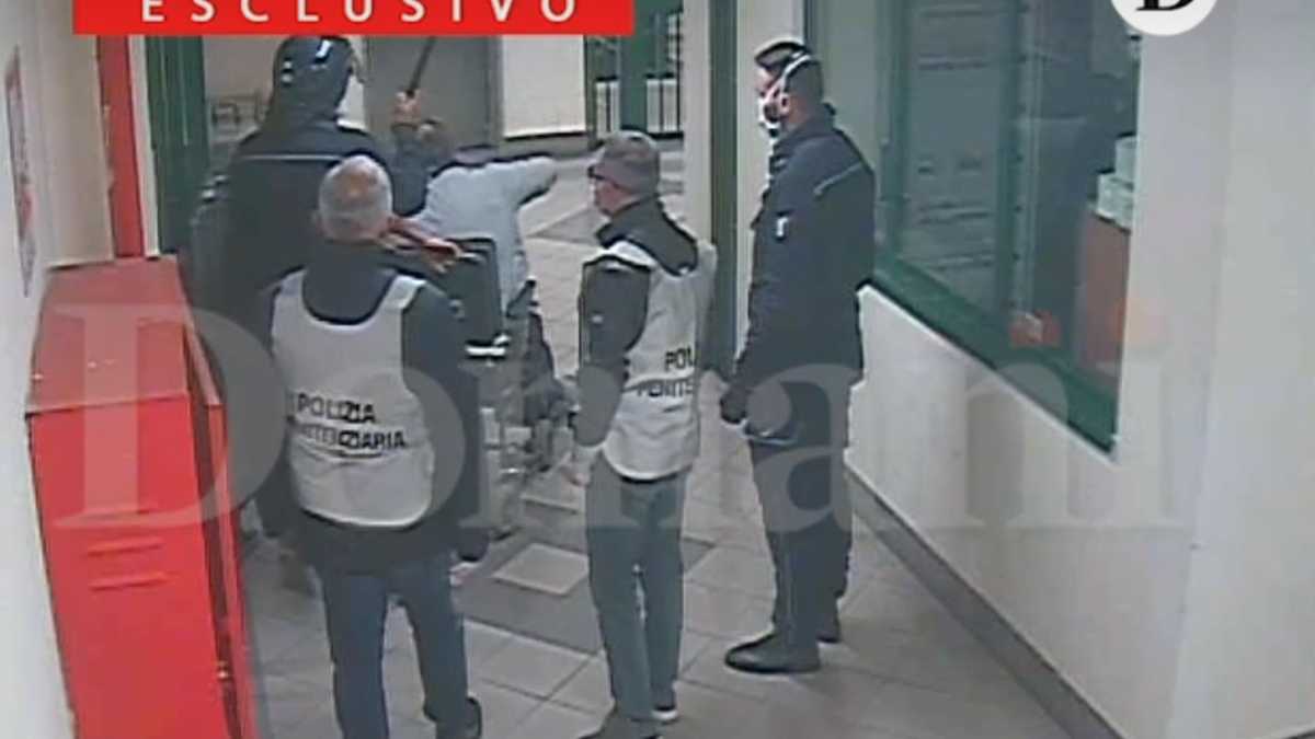 Immagine di Dalla parte dei detenuti e degli agenti picchiatori, ventuno anni dopo