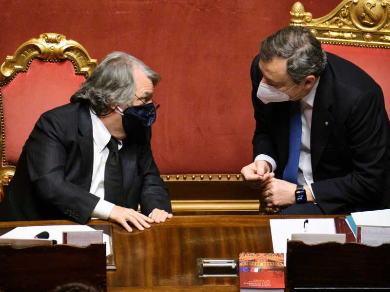 Renato Brunetta con Mario Draghi (foto LaPresse)