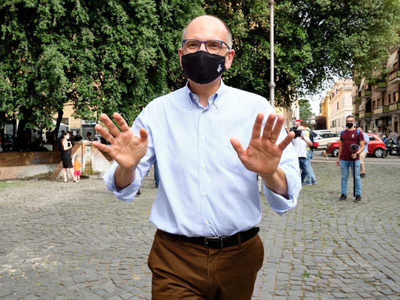 Letta resiste, ma nel Pd cresce il fronte della mediazione sul ddl Zan