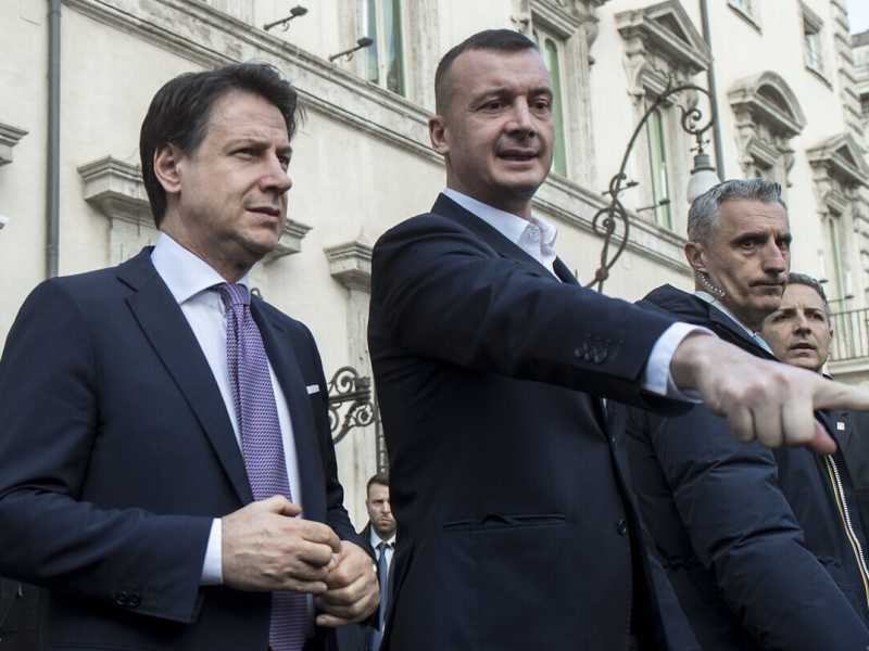Dal “portaborse” con Moretti al “portavoce” di Casalino. Rocco diventa un film