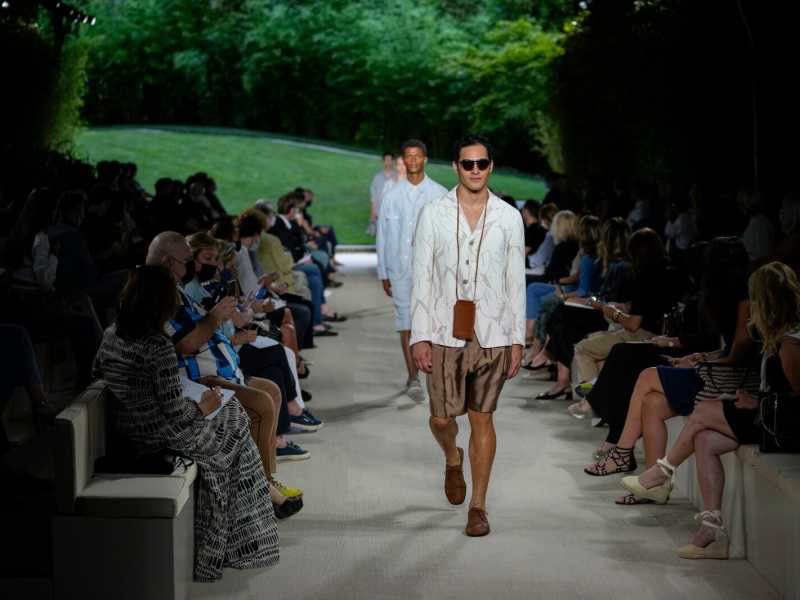 Sfilata Armani a Milano, collezione primavera estate 2022 (LaPresse)&nbsp;<br />