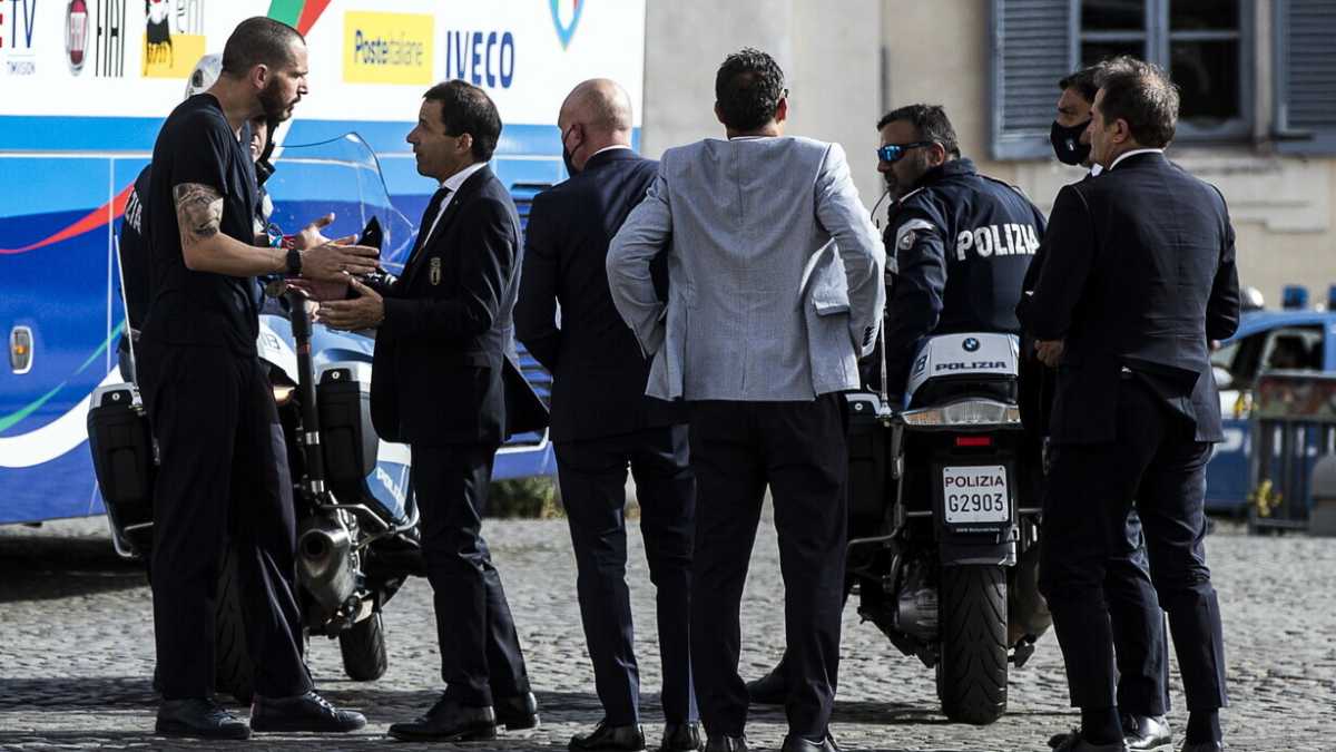 Immagine di Bonucci: "Scaricabarile all'italiana. Le autorità ci hanno dato l'ok per il pullman scoperto"