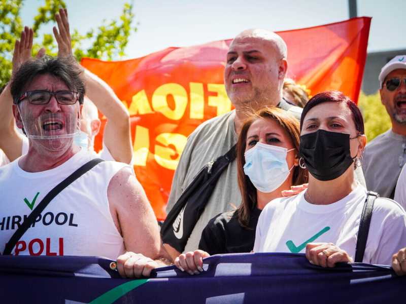 Da Gkn a Whirlpool, ogni crisi aziendale è a modo suo