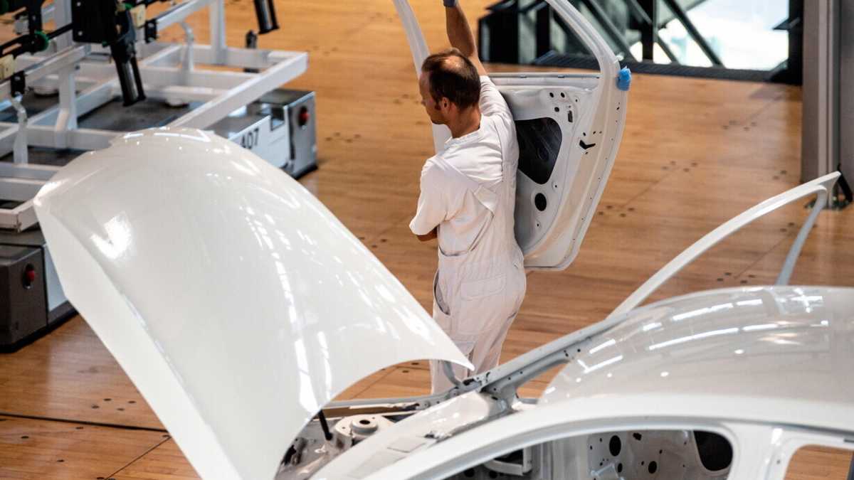 Immagine di “Dall'Ue richieste insostenibili”. Così l'industria italiana dell'auto paga il costo della transizione