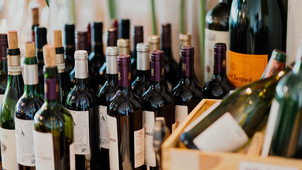 Immagine di Dietro al vino buono, c'è una persona buona