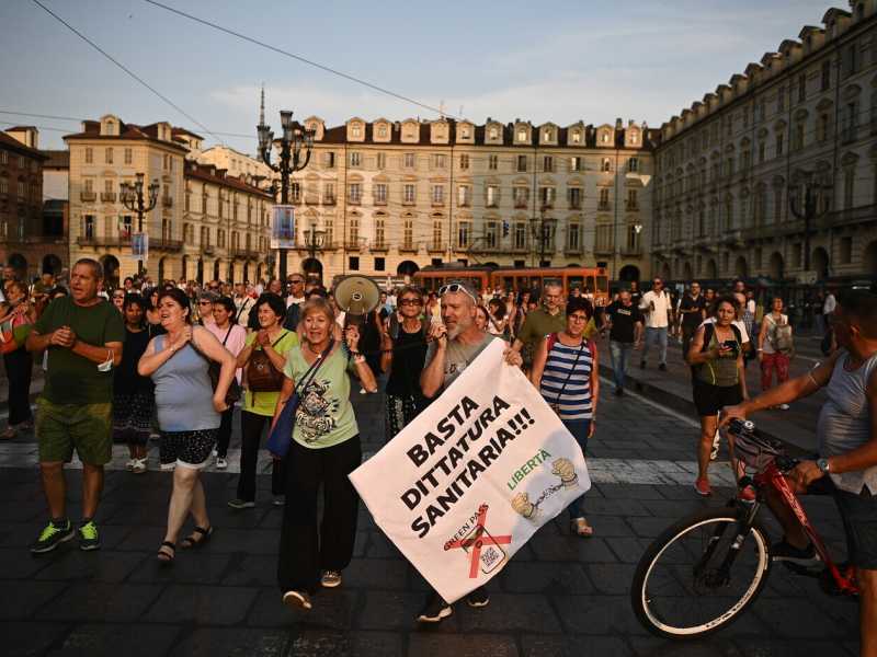 Manifestazione contro il Green pass a Torino (LaPresse)&nbsp;