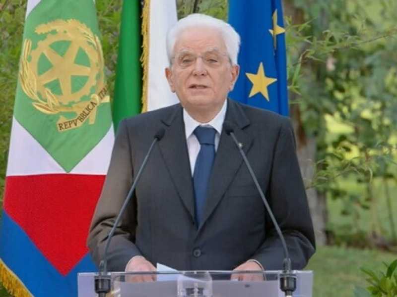 Mattarella blinda Draghi sul green pass: "Serve senso di responsabilità per evitare nuove chiusure"