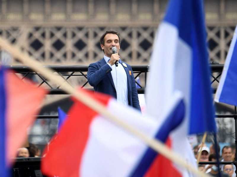 Philippot durante una manifestazione a Parigi contro il pass sanitario (<span style="color: rgb(46, 45, 45); font-family: Arial, Helvetica, sans-serif;">Photo by Alain JOCARD / AFP)</span>