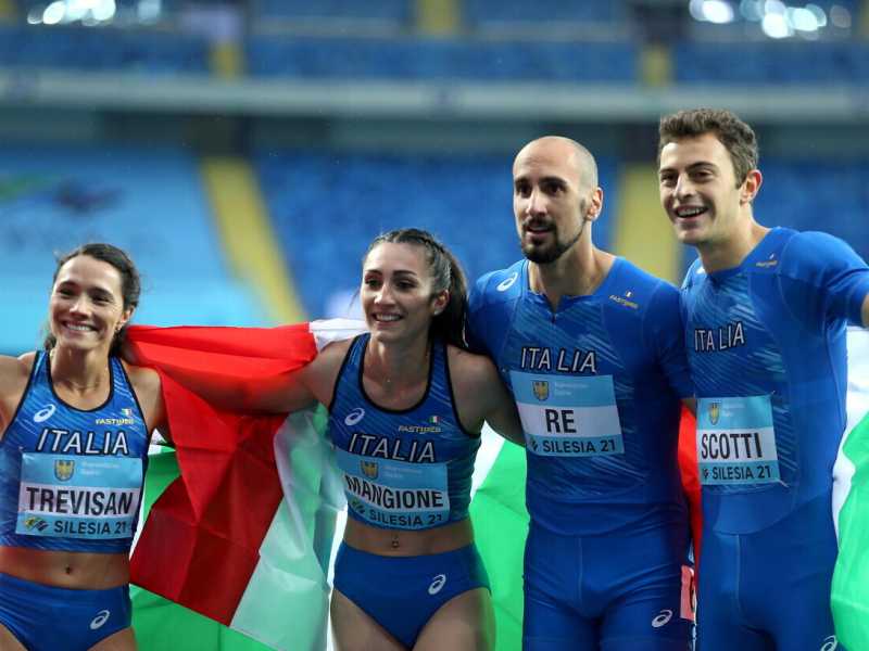 Trevisan, Mangione, Re e Scotti: la formazione azzurra nei 4x400 misti (EPA/Andrzej Grygiel)