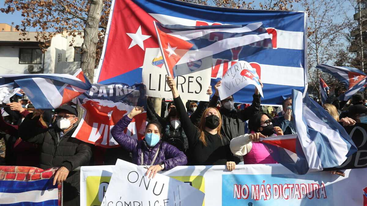 Immagine di La sanità cubana è in crisi da Covid, ma la repressione è feroce