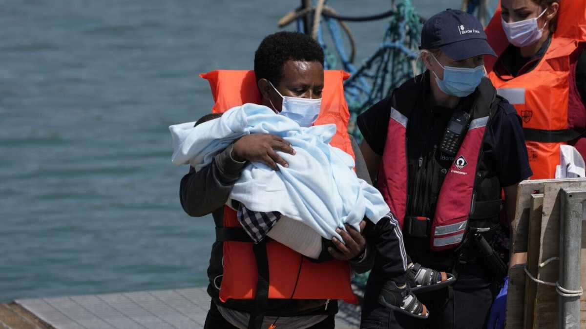 Immagine di Londra ha un guaio con i gommoni di migranti nella Manica