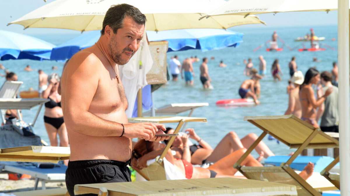 Immagine di Salvini fa il draghiano per silenziare Giorgetti. "Letta? Fa il palo a Conte"