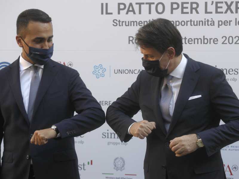 "Giuseppe, così rompiamo". "Ma no, Luigi. Con Draghi va bene". La cena della pace tra Conte e Di Maio
