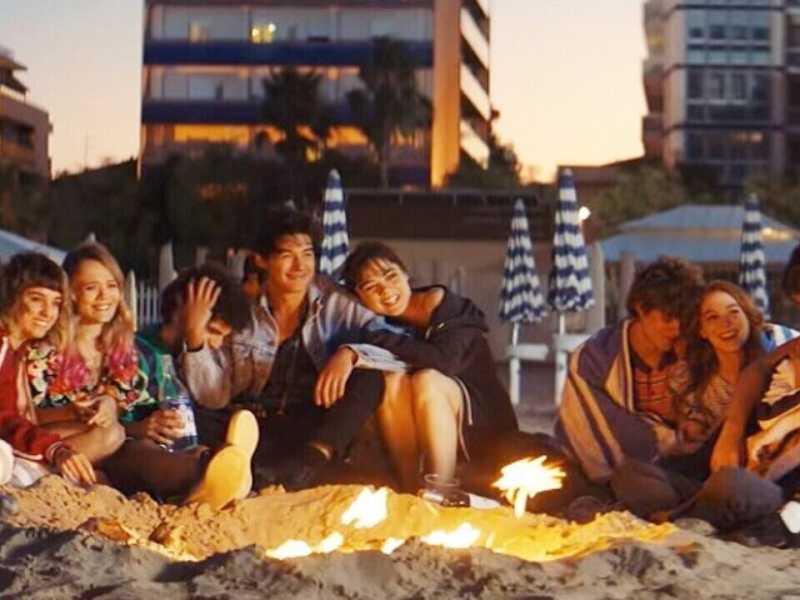 &ldquo;Sotto il sole di Riccione&rdquo;, scritto da Enrico Vanzina con Caterina Salvadori e Ciro Zecca per la regia degli YouNuts!, &egrave; uscito la scorsa estate&nbsp;<br />