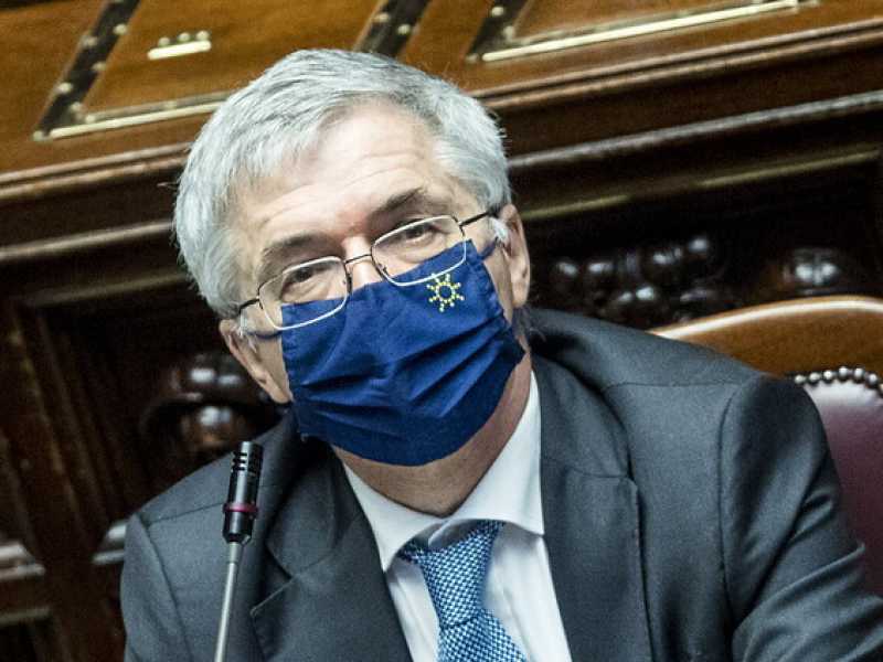 Franco pensa al fisco, i partiti alle pensioni. La coperta corta del Mef